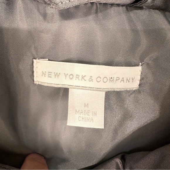 Womens Puffer Vest size Medium grey Sleeveless Hooded Fitted Zip Snap Outerwear - Picture 3 of 9